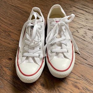 Size 6 Converse Chuck Taylor All Stars White
